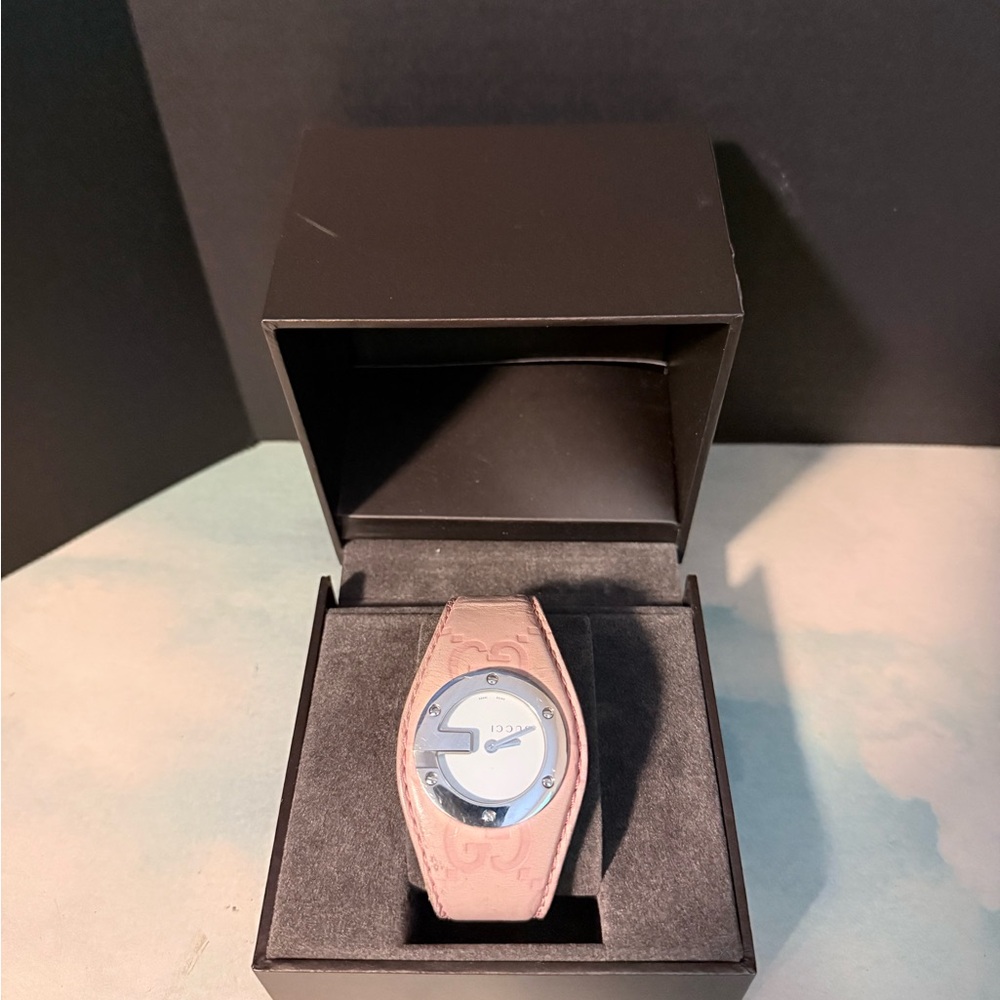 Gucci light pink ladies watch